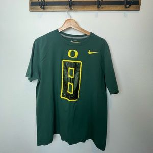 #8 Oregon Ducks T-Shirt | Nike Men’s Large Graphic Tee